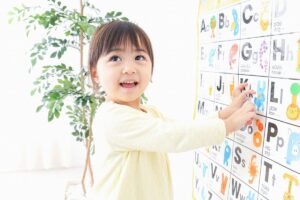 学习英语的幼儿