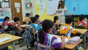 Teacher-centred versus Student-centred learning_ Similarities, Differences and Benefits.